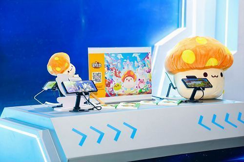 Coser特写镜头，妆容精致，服饰细节丰富