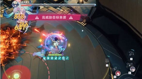 玩家角色在Boss技能间隙中连续输出，画面显示伤害数字飙升