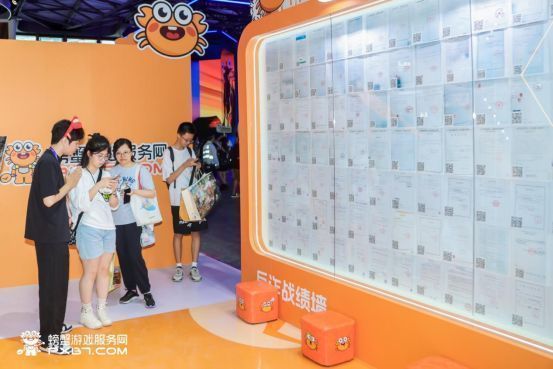 反诈成果墙特写，展示数据图表与案例说明，设计现代感强，信息清晰