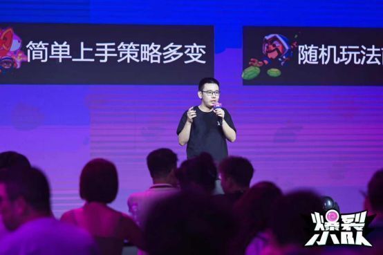 游戏中多位经典角色同屏战斗画面，画面风格卡通明亮，战斗特效炫酷