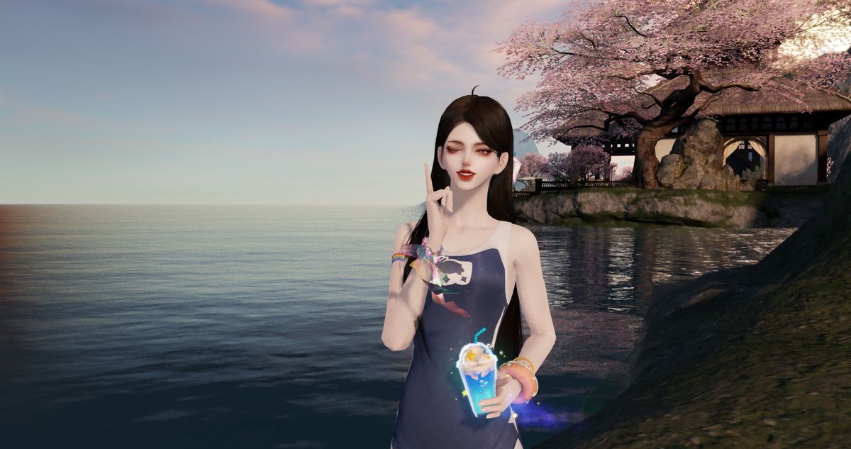 【灵殊·自由牢笼】背饰特写，透明笼中花朵盛开，光影交错，充满诗意与哲思