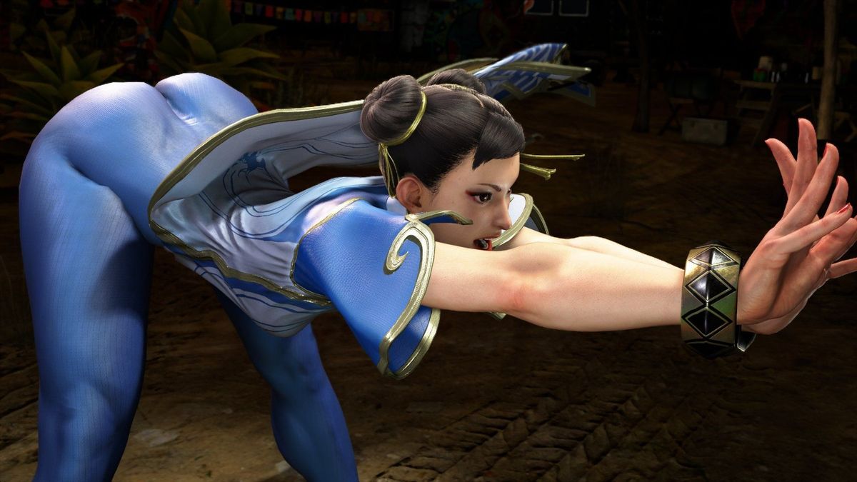 春丽施展空中踢技，身体腾空而起，腿部肌肉线条分明，动作迅猛有力