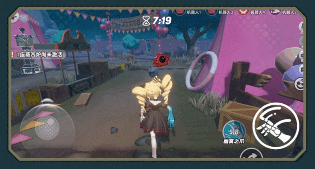 追捕者发动长按攻击，范围呈扇形展开，前方逃生者正试图翻墙逃脱