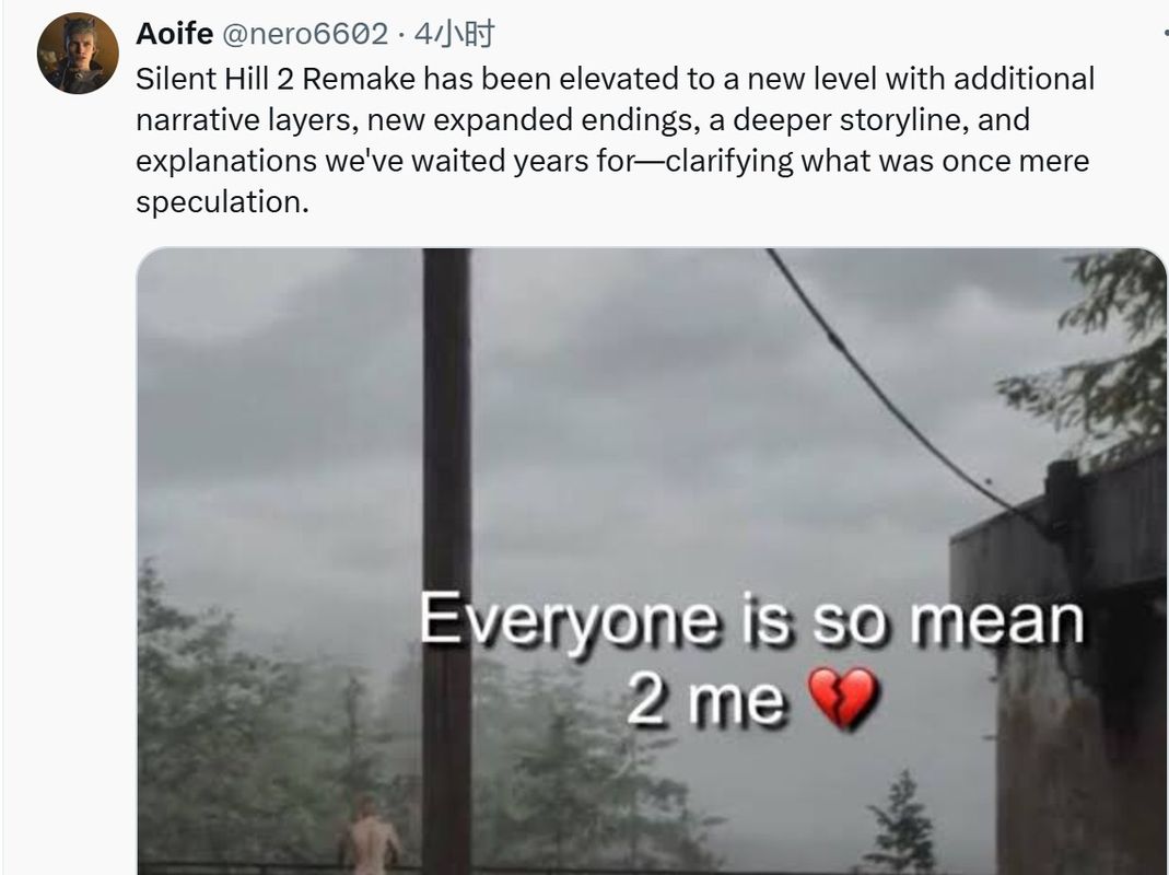 《寂静岭2：重制版》实机画面截图，昏暗走廊中主角缓缓前行，气氛阴森恐怖