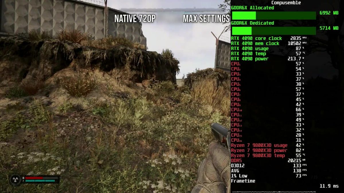 变异野狗从废墟中跃出扑向玩家，画面充满紧张感