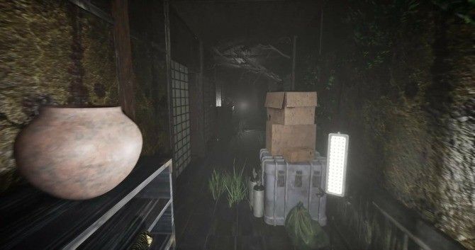 角色在神龛前跪拜，周围摆放蜡烛与符纸，场景细节展现浓厚日本民俗风格