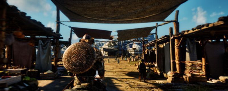 《乌卢卡的埃尔图》游戏主视觉图，展现中世纪土耳其风格的城市场景与主角持剑对峙敌人的画面