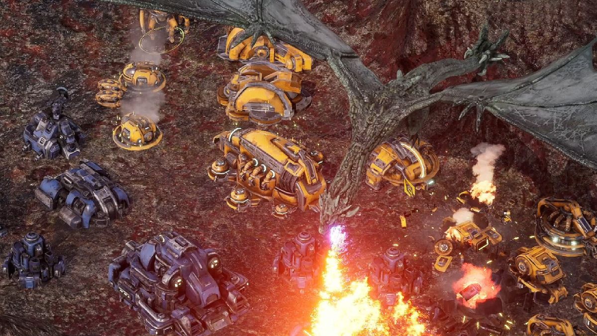 多个不同风格的战斗单位在荒原上列阵前行，空中有飞行单位支援