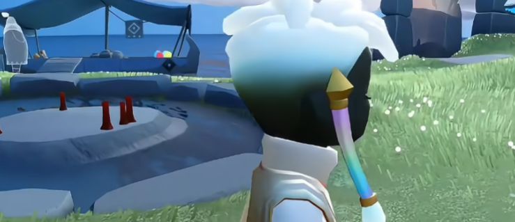 爱心与蜡烛兑换物品展示，包含彩虹耳坠、紧身裤与经典斗篷，搭配效果展示出不同风格