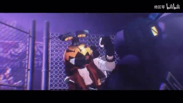 莱特背靠墙壁，手臂缠着拳击绷带，神情淡然，仿佛一切尽在掌握