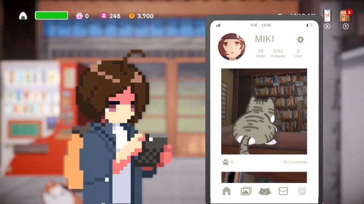 小女孩与猫咪在沙滩上奔跑，留下一串脚印，背景是粉紫色的晚霞天空