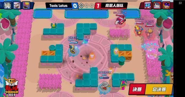 选手在舞台上激烈对战，大屏幕显示精彩操作回放