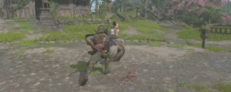 弥助佩戴复活头盔战斗场景，角色头部装备泛着红色光芒，周围敌人倒地，展现强大生存能力