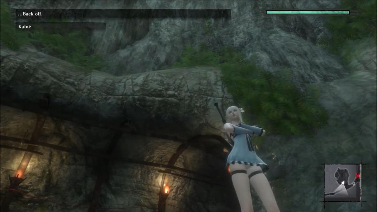 游戏实机画面展示伊芙踢飞镜头的瞬间，动态捕捉细腻，动作流畅