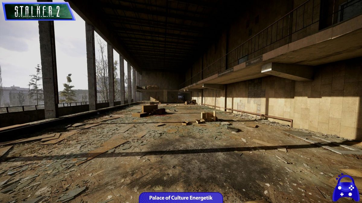 游戏内同一走廊，光影与破损细节精准复刻