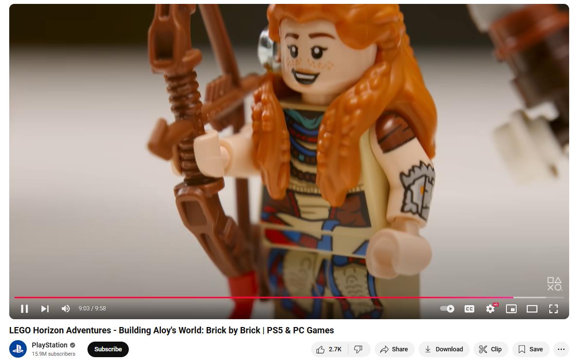 埃洛伊乐高小人正面特写，身穿棕色皮质战衣，手持小型弓箭配件，面部印刷清晰