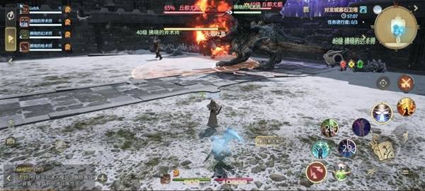 BOSS张口释放“火焰吐息”，前方扇形区域被炽热火焰覆盖，地面持续燃烧