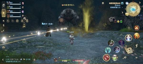 数币巨人施展百吨横扫技能瞬间，地面浮现红色扇形预警区域，角色正快速向侧方闪避