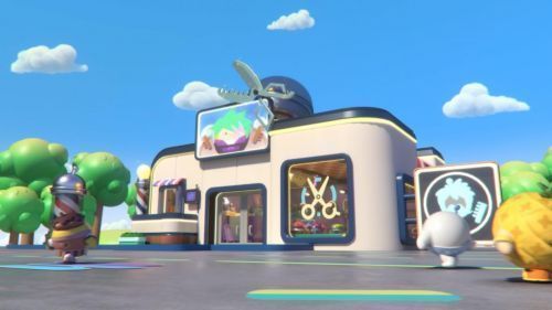 玩家正在建设中的蛋仔岛全景，绿树成荫，房屋错落有致，道路上有蛋仔角色悠闲行走