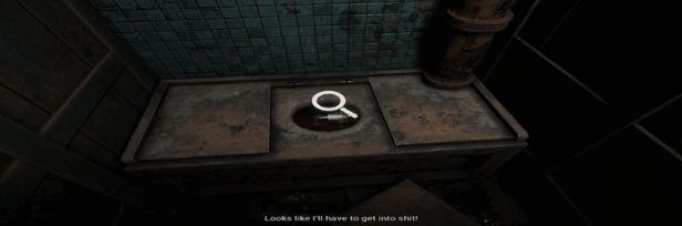 玩家在昏暗走廊中蹲伏躲避敌人，前方传来脚步声，屏幕边缘出现红光闪烁