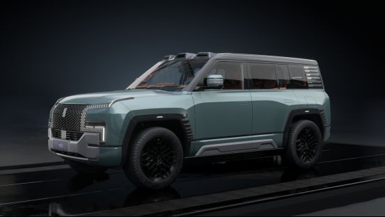 仰望U8在游戏中施展‘原地掉头’技能的动态画面，车身旋转冲击敌方车辆