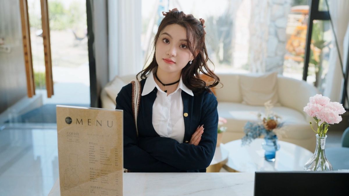 主角与女主在医院走廊焦急等待，神情担忧