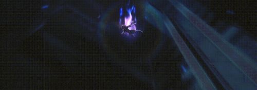 流萤站在崩塌的梦境边缘，背后是燃烧的秩序之塔，她张开双臂，仿佛在迎接命运的终章