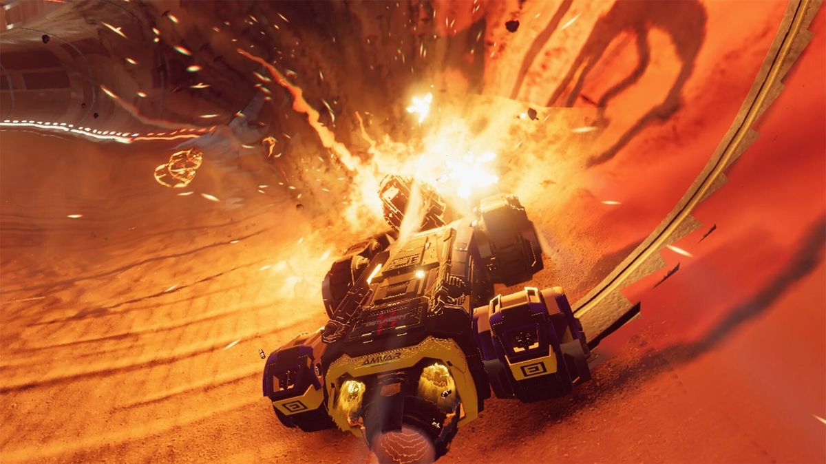 玩家在狭窄隧道中漂移过弯，周围墙壁反射出炫彩光影