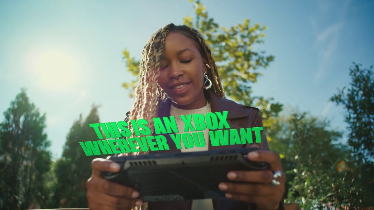 Xbox云游戏界面展示在智能电视屏幕上，用户可通过遥控器启动游戏