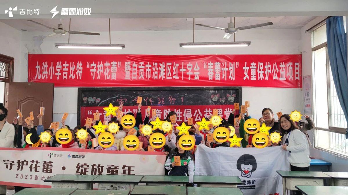 志愿者在户外开展净滩活动，清理河岸垃圾，展现生态保护实际行动