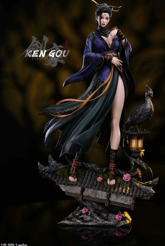 手办脱衣状态下半透明内衬展示，姿态含蓄但设计大胆，凸显角色魅力