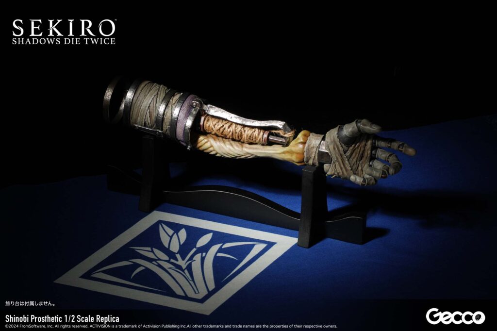 忍义手模型正面全景展示，金属质感强烈，结构复杂精密