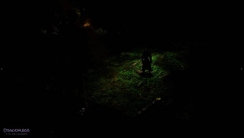 黑暗森林中的神秘神庙入口，藤蔓缠绕石柱，散发幽绿色光芒