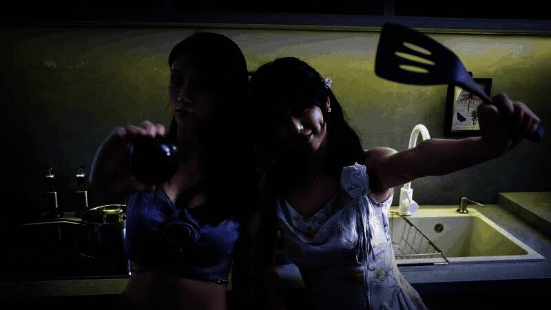 双修能量爆发瞬间，两人周身环绕金色气流，视觉效果震撼