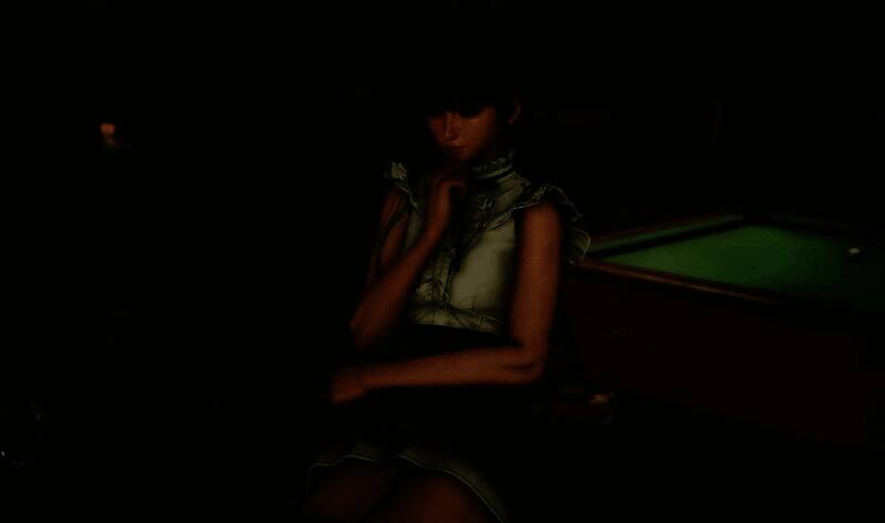 四秒钟日常洋装展示，角色站立于城市街道场景中，穿着休闲连衣裙，表情柔和