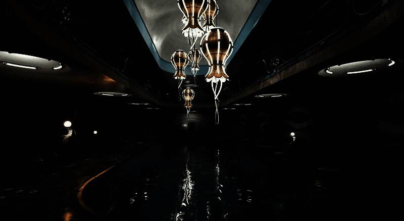 《原子之心》DLC3中切洛梅综合体内部场景，昏暗走廊布满机械装置，光影效果营造出压抑诡异氛围