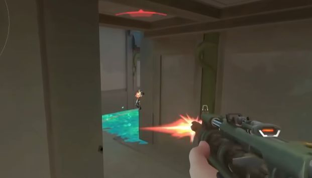 贤者穿戴森林精灵限定皮肤，装甲上覆盖绿色藤蔓与发光叶片，整体风格清新自然