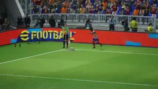 托雷斯在比赛中高速前插接球后完成劲射破门的动态画面