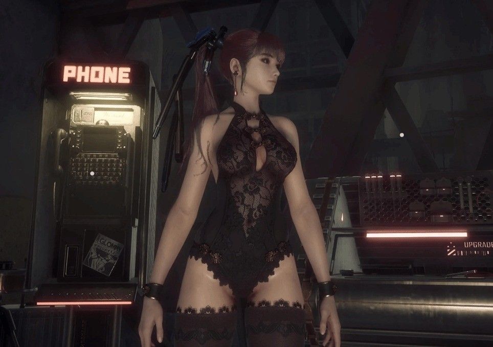 《星刃》游戏中女主角伊芙站立于未来都市背景前，身穿战斗服，眼神坚定，光影细腻