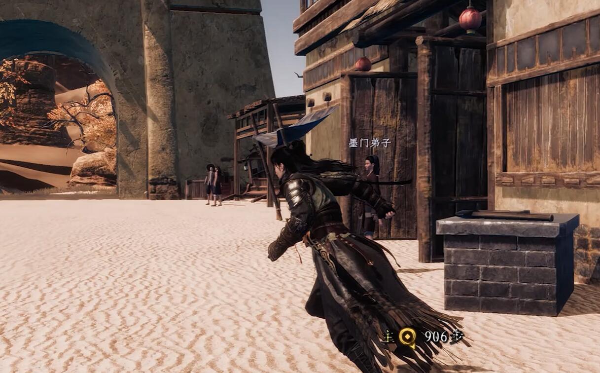 玩家身披行者斗篷，在山野间疾驰，身后留下淡淡轻功残影