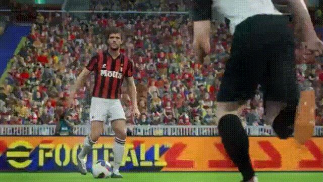 多纳多尼在边路连续变向过人，动作流畅如行云流水的GIF动图