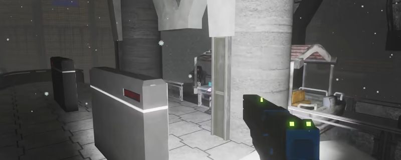 《非生物因素》居住区场景展示，昏暗灯光下的废弃走廊，角色身穿保暖装备缓慢前行，周围可见破损设备与结霜墙壁