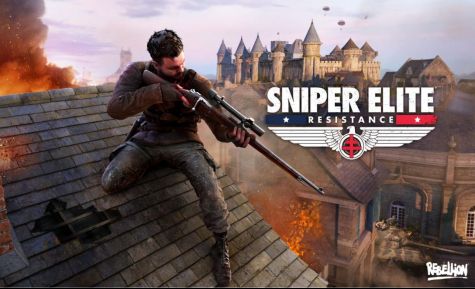 《狙击精英：抵抗》游戏画面截图，主角在废墟中潜行，远处有德军巡逻