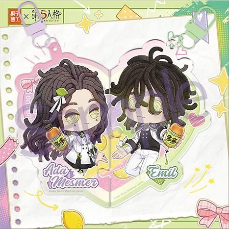 联名亚克力挂件实物图，采用彩窗工艺，角色形象通透精美，背卡印有活动信息