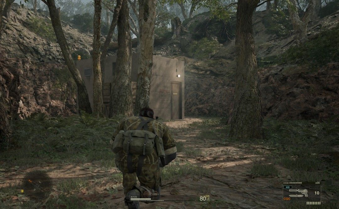 玩家在波尔夏亚·帕斯托中转基地的仓库内放置TNT的 gameplay 画面，周围堆放着食物箱，角色正准备撤离引爆区域