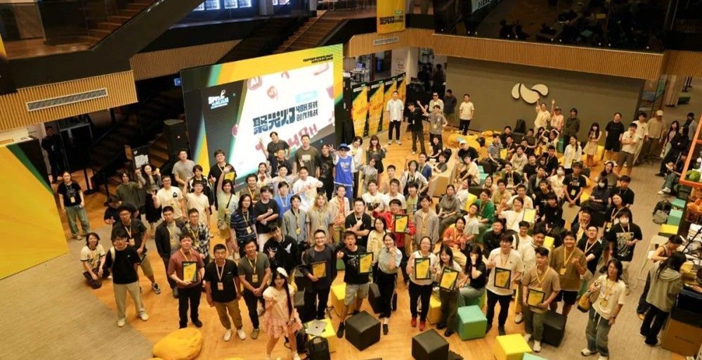 开发者使用AI工具进行游戏美术生成的场景，屏幕上展示着由AI生成的角色立绘与场景概念图