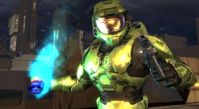 《光环2》E3 2003试玩版截图，士官长在城市废墟中与星盟部队激烈交火，光影效果极具时代特色