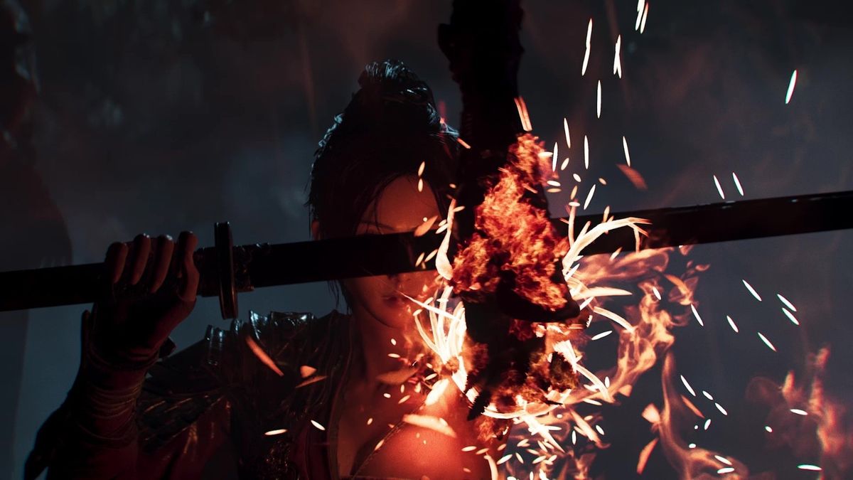 雪堡夫人释放技能瞬间，冰晶与狐火交织，画面充满动态张力