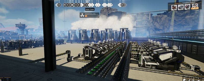 《幸福工厂》中多种发电设施并列运行的场景，包括燃烧生物质的锅炉、大型涡轮发电机以及复杂的输电网络布局