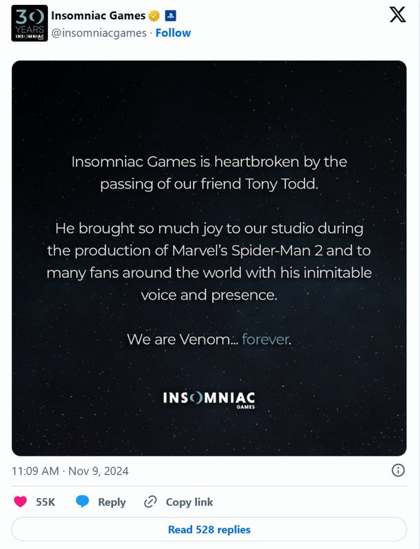 《漫威蜘蛛侠2》游戏中毒液登场画面，黑色共生体覆盖全身，双眼泛白，气势逼人